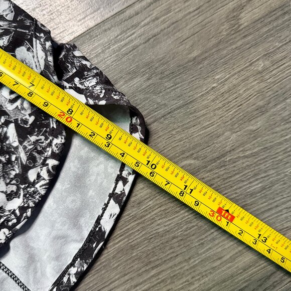 Lululemon Women's Speed Short 4-way Stretch 2.5" - Black/White Floral - Picture 9 of 10